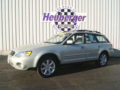 subaru outback 2006 champagne gold wagon 2 5i limited gasoline 4 cylinders all whee drive 5 speed manual 80905
