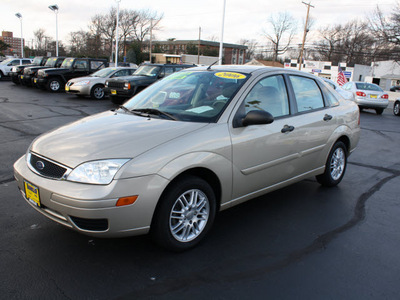 ford focus 2006 gold sedan zx4 se gasoline 4 cylinders front wheel drive automatic with overdrive 07730