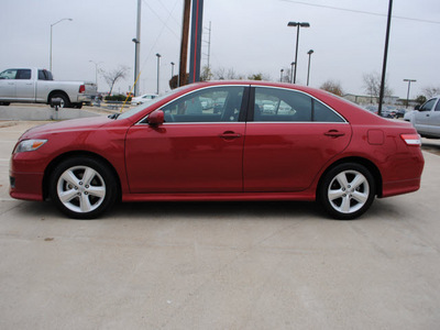 toyota camry 2010 red sedan se 4 cylinders front wheel drive automatic 75228