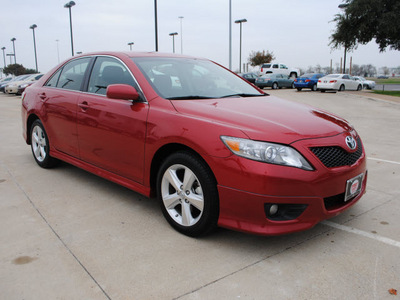 toyota camry 2010 red sedan se 4 cylinders front wheel drive automatic 75228