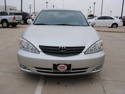 toyota camry 2004 silver sedan xle gasoline 4 cylinders front wheel drive automatic 75228