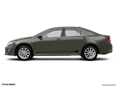toyota camry 2012 green sedan xle gasoline 4 cylinders front wheel drive not specified 55448