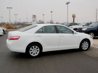 toyota camry 2009 white sedan xle gasoline 4 cylinders front wheel drive automatic 56001