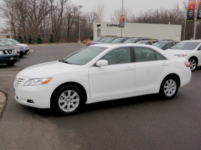 toyota camry 2009 white sedan xle gasoline 4 cylinders front wheel drive automatic 56001