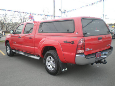 toyota tacoma 2005 red long bed gasoline 6 cylinders 4 wheel drive automatic 13502