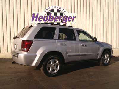 jeep grand cherokee 2005 bright silver suv limited gasoline 8 cylinders 4 wheel drive automatic 80905