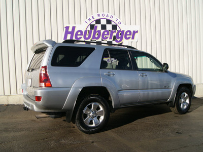 toyota 4runner 2005 silver suv sr5 gasoline 6 cylinders 4 wheel drive automatic 80905