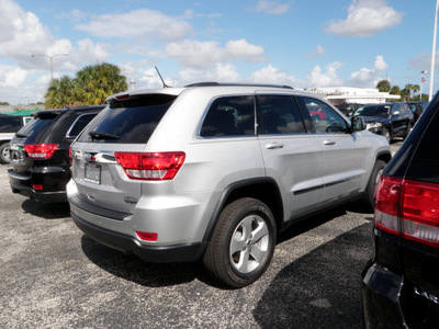 jeep grand cherokee 2012 white suv laredo x gasoline 6 cylinders 2 wheel drive automatic 33021