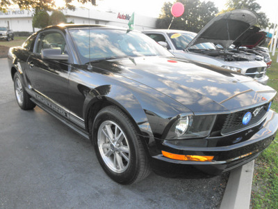 ford mustang 2005 black coupe v6 deluxe gasoline 6 cylinders rear wheel drive automatic 34474