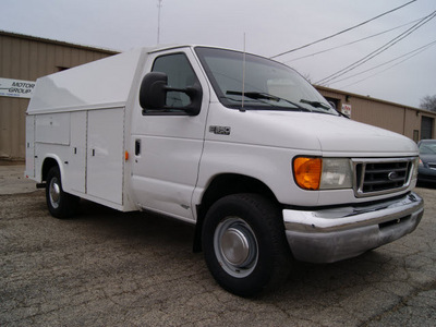 ford e 350 2004 white super duty gasoline 8 cylinders 2 wheel drive automatic 60098