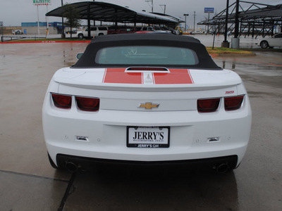 chevrolet camaro convertible 2011 white ss gasoline 8 cylinders rear wheel drive automatic 76087