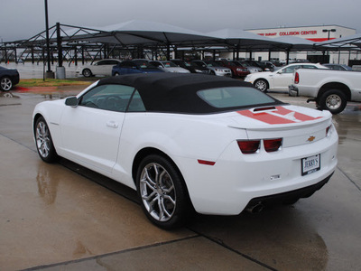 chevrolet camaro convertible 2011 white ss gasoline 8 cylinders rear wheel drive automatic 76087