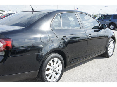 volkswagen jetta 2010 black sedan gasoline 5 cylinders front wheel drive automatic 77388