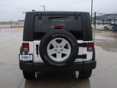 jeep wrangler 2008 white suv x gasoline 6 cylinders 4 wheel drive automatic with overdrive 76087