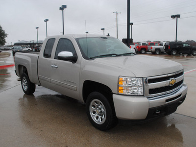 chevrolet silverado 1500 2009 silver pickup truck ls gasoline 8 cylinders 2 wheel drive automatic 76087