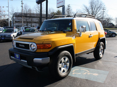 toyota fj cruiser 2007 yellow suv gasoline 6 cylinders 4 wheel drive automatic 07701