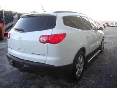 chevrolet traverse 2009 white suv ltz gasoline 6 cylinders all whee drive automatic 60443