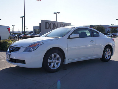 nissan altima 2008 white coupe 2 5 s gasoline 4 cylinders front wheel drive automatic 76018