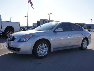 nissan altima 2009 silver sedan 2 5 s gasoline 4 cylinders front wheel drive automatic 76018