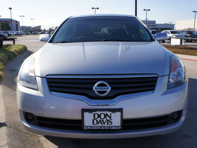 nissan altima 2009 silver sedan 2 5 s gasoline 4 cylinders front wheel drive automatic 76018