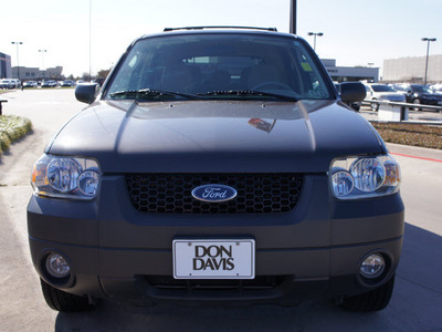 ford escape 2006 brown suv xlt gasoline 4 cylinders front wheel drive automatic with overdrive 76018