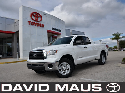 toyota tundra 2011 white sr5 gasoline 8 cylinders 4 wheel drive automatic 32771