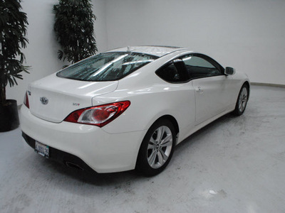 hyundai genesis coupe 2010 white coupe 2 0t gasoline 4 cylinders rear wheel drive automatic 91731