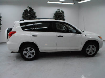 toyota rav4 2007 white suv gasoline 4 cylinders front wheel drive automatic 91731