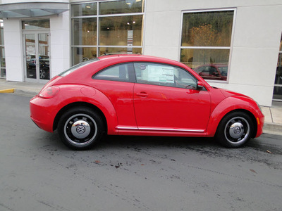 volkswagen beetle 2012 red hatchback 2 5 pzev gasoline 5 cylinders front wheel drive automatic 98226