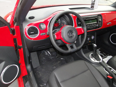 volkswagen beetle 2012 red hatchback 2 5 pzev gasoline 5 cylinders front wheel drive automatic 98226