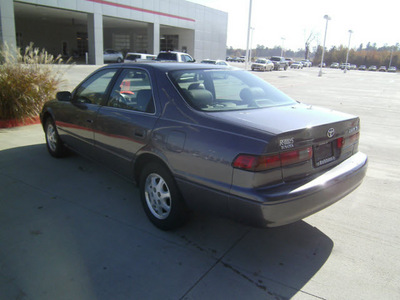 toyota camry 1998 gray sedan le gasoline 4 cylinders front wheel drive automatic 75503