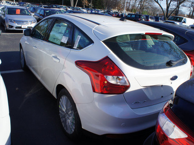 ford focus 2012 white hatchback sel gasoline 4 cylinders front wheel drive automatic 08753