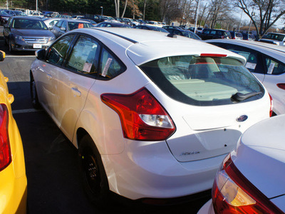 ford focus 2012 white hatchback se gasoline 4 cylinders front wheel drive automatic 08753