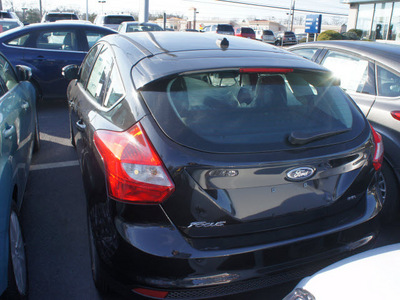 ford focus 2012 black hatchback sel gasoline 4 cylinders front wheel drive automatic 08753