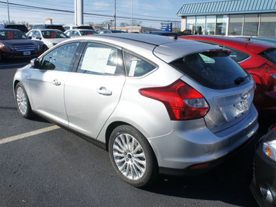 ford focus 2012 silver hatchback titanium gasoline 4 cylinders front wheel drive automatic 08753