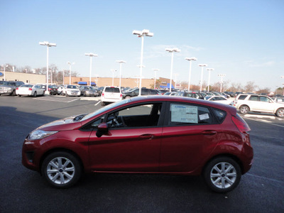 ford fiesta 2012 red hatchback se gasoline 4 cylinders front wheel drive automatic with overdrive 60546