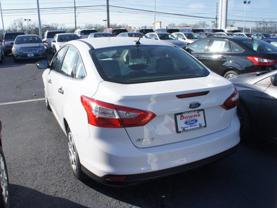 ford focus 2012 white sedan s gasoline 4 cylinders front wheel drive automatic 08753