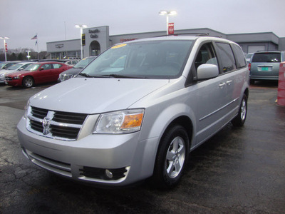 dodge grand caravan 2010 silver van sxt gasoline 6 cylinders front wheel drive automatic 60443