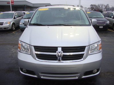 dodge grand caravan 2010 silver van sxt gasoline 6 cylinders front wheel drive automatic 60443