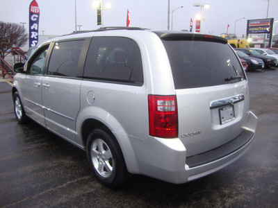 dodge grand caravan 2010 silver van sxt gasoline 6 cylinders front wheel drive automatic 60443