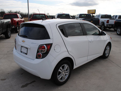 chevrolet sonic 2012 white hatchback lt gasoline 4 cylinders front wheel drive automatic 76087