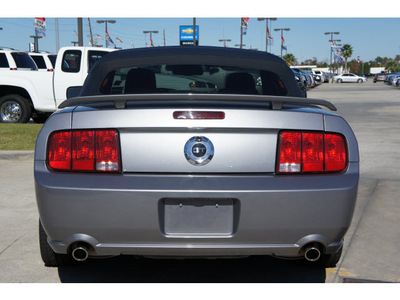 ford mustang 2007 gray gasoline 8 cylinders rear wheel drive automatic with overdrive 77090