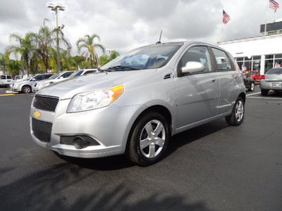 chevrolet aveo 2009 silver hatchback aveo5 lt gasoline 4 cylinders front wheel drive automatic 33177