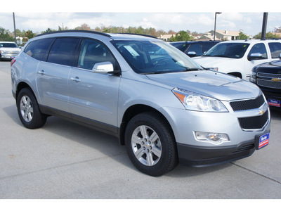 chevrolet traverse 2012 silver suv ls gasoline 6 cylinders front wheel drive automatic 77090