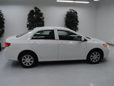 toyota corolla 2010 white sedan le gasoline 4 cylinders front wheel drive automatic 91731