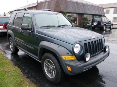 jeep liberty 2005 green suv renegade gasoline 6 cylinders 4 wheel drive automatic 14224