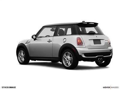 mini cooper 2008 hatchback s gasoline 4 cylinders front wheel drive not specified 07701