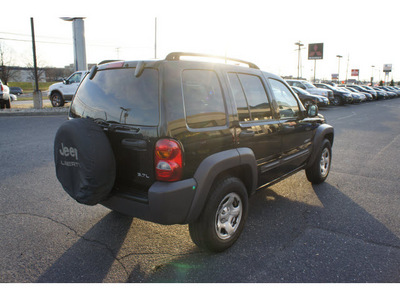 jeep liberty 2004 black suv sport gasoline 6 cylinders 4 wheel drive automatic with overdrive 07724