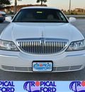 lincoln town car 2004 white sedan signature gasoline 8 cylinders rear wheel drive automatic 32837