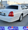 lincoln town car 2004 white sedan signature gasoline 8 cylinders rear wheel drive automatic 32837